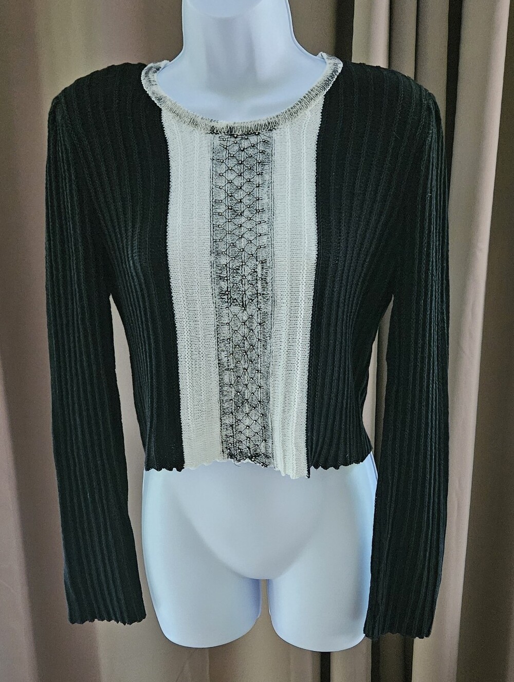 ZANNZA Couture Black & White Ribbed Knit Lace-Panel Long Sleeve Crop Top